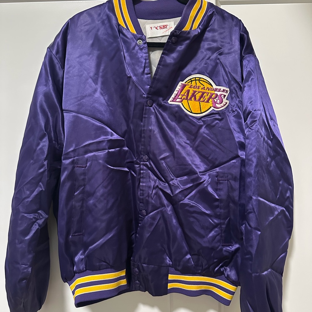 Vintage NBA LA LAKERS LOCKER LINE SATIN JACKET SPELLOUT MADE IN USA PURPLE SIZE